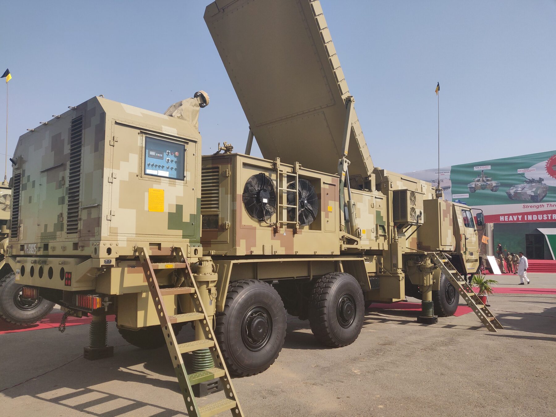 Pakistan Army LY-80 radar vehicle photographed by Quwa