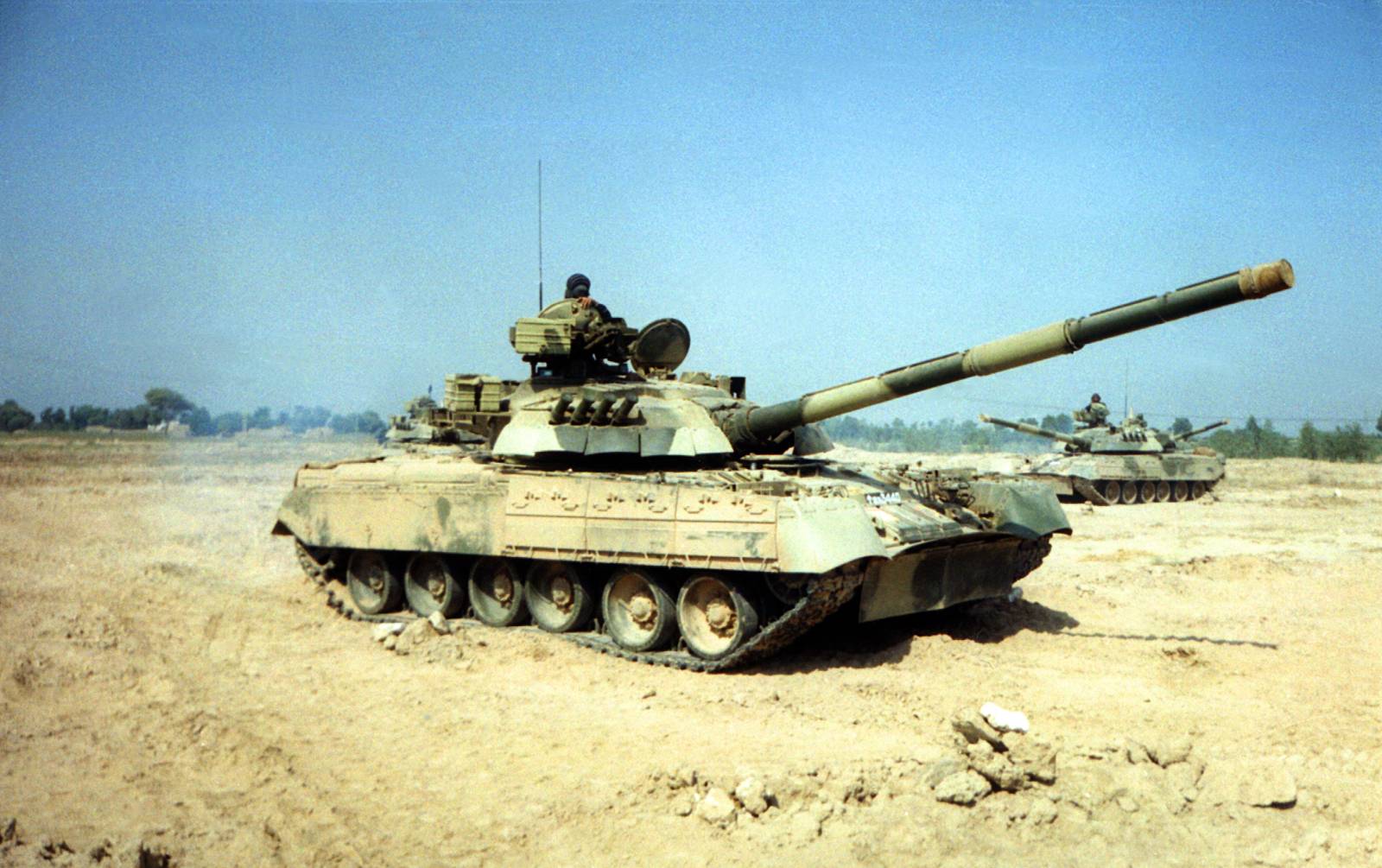 Pakistan-Army-T-80UD-tank