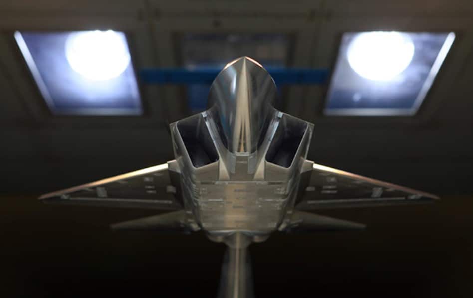 KF-X-fighter-model-going-through-wind-tunnel-testing