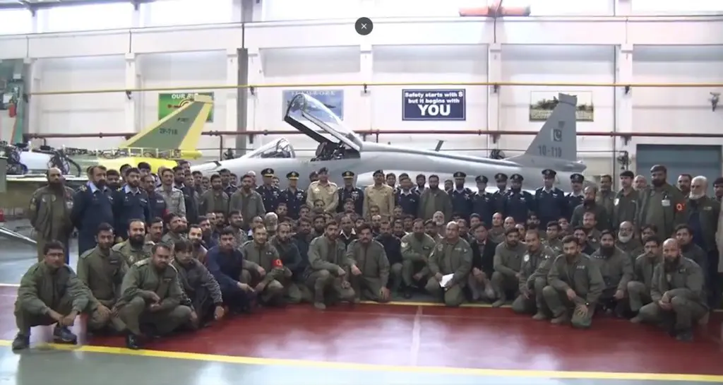 JF-17B-Assembly - Quwa