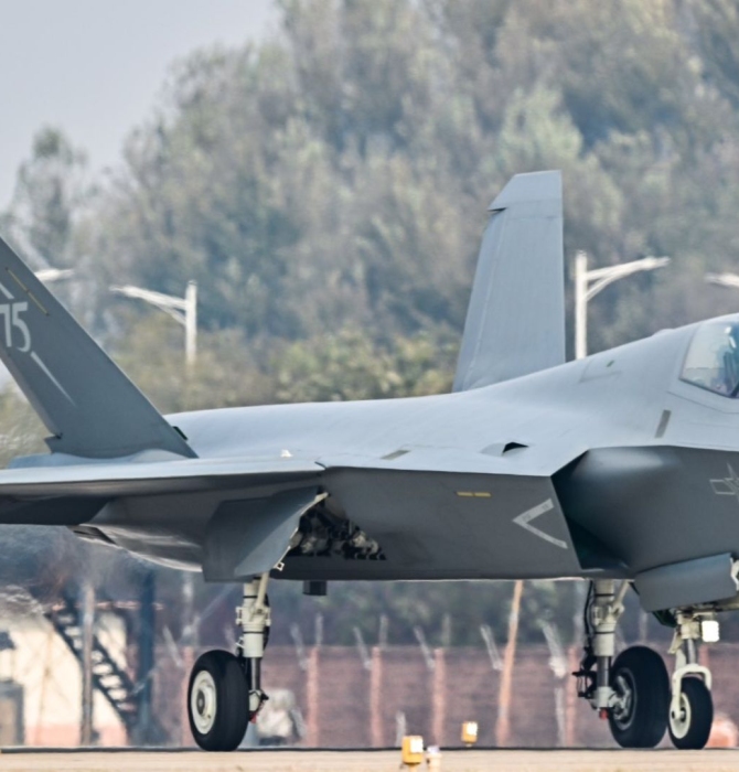 Photo of the Shenyang J-35A stealth fighter at the 2024 Zhuhai Airshow.