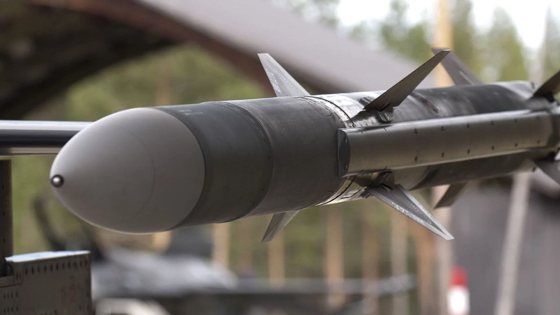 Photo of an AIM-120C8 air-to-air missile.