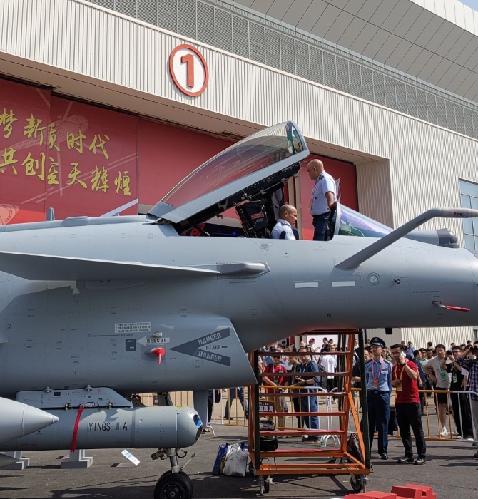 Photo of a Chengdu J-10CE on displace at a tradeshow.