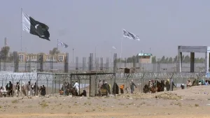 Photo of a fenced area of the Pakistan-Afghanistan border.