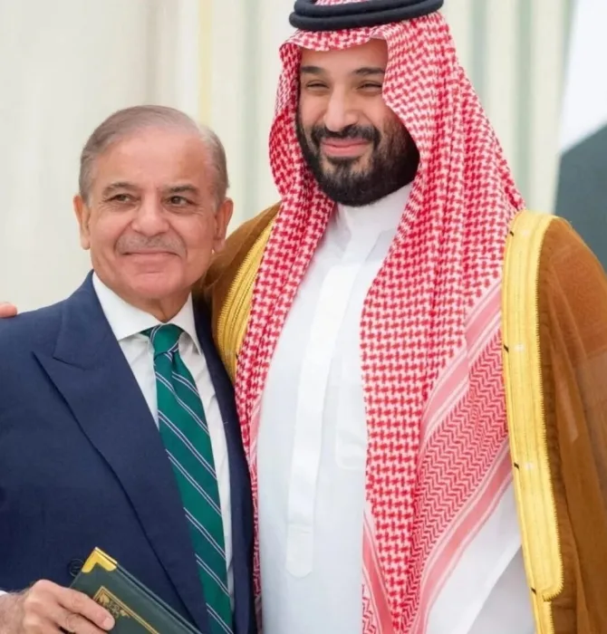 Photo of Pakistani prime minister Shehbaz Sharif with Saudi crown price Muhammad bin Salman.