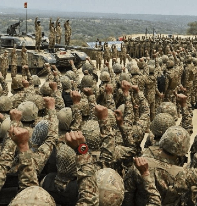 Photo of the Pakistan Army rallying for morale.