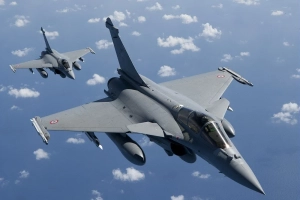 Photo of two Dassault Rafale fighter aircraft. Photo used as hero picture for article on India's new potential acquisition of 114 Rafale fighters.