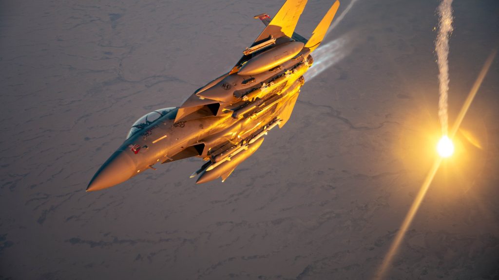 operation-epic-fury-f15e-hero - Quwa US Air Force F-15E Strike Eagle performing a flare check, March 2025. US Air Force photo, public domain.