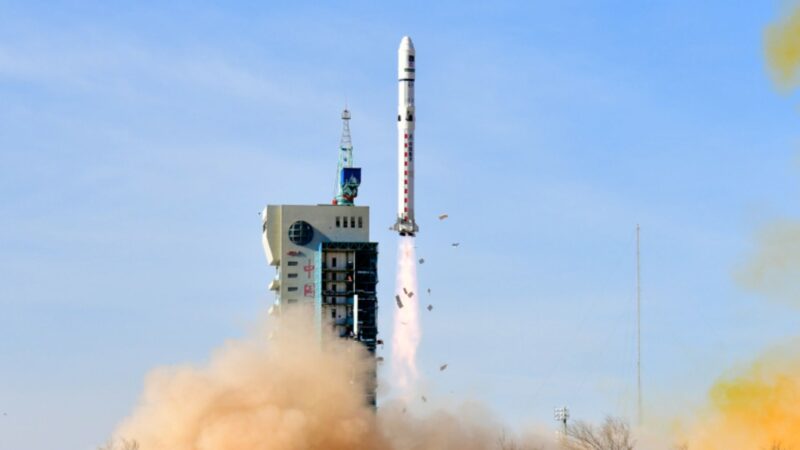 Photo of the Long March 6 (CZ-6) carrying Pakistan's PRSC-EO3 satellite into orbit.