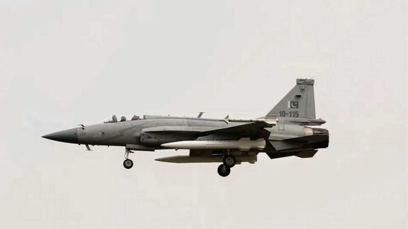 CM-400AKG air-launched quasi-ballistic missile displayed alongside a JF-17 Thunder at a Chinese defence exhibition