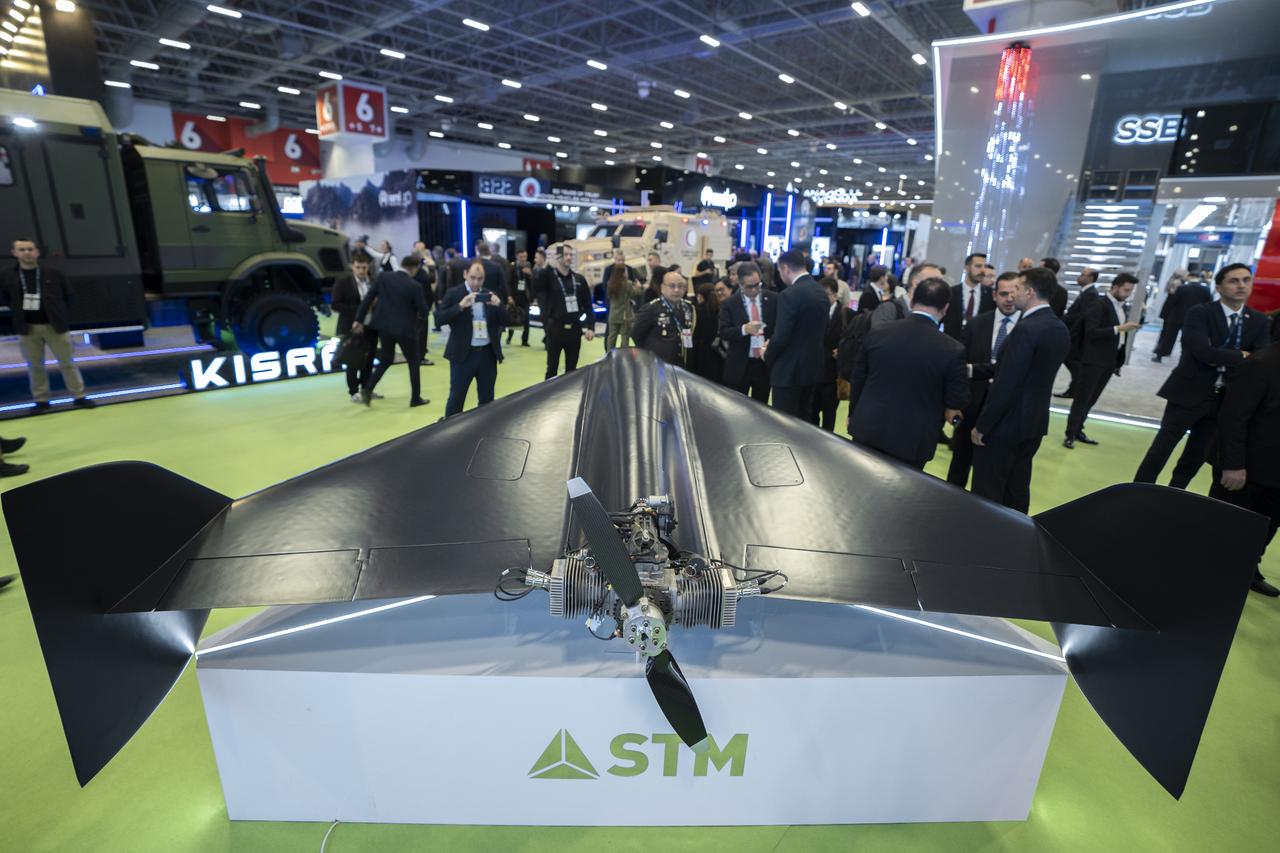 STM Kuzgun long-range loitering munition 1000 km kamikaze drone SAHA 2026 Istanbul delta wing RATO launch deep strike