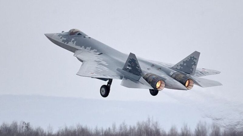 Sukhoi Su-57 'Felon' fifth-generation stealth fighter taking off — the Russian Su-57 India's Air Force is being urged to acquire.