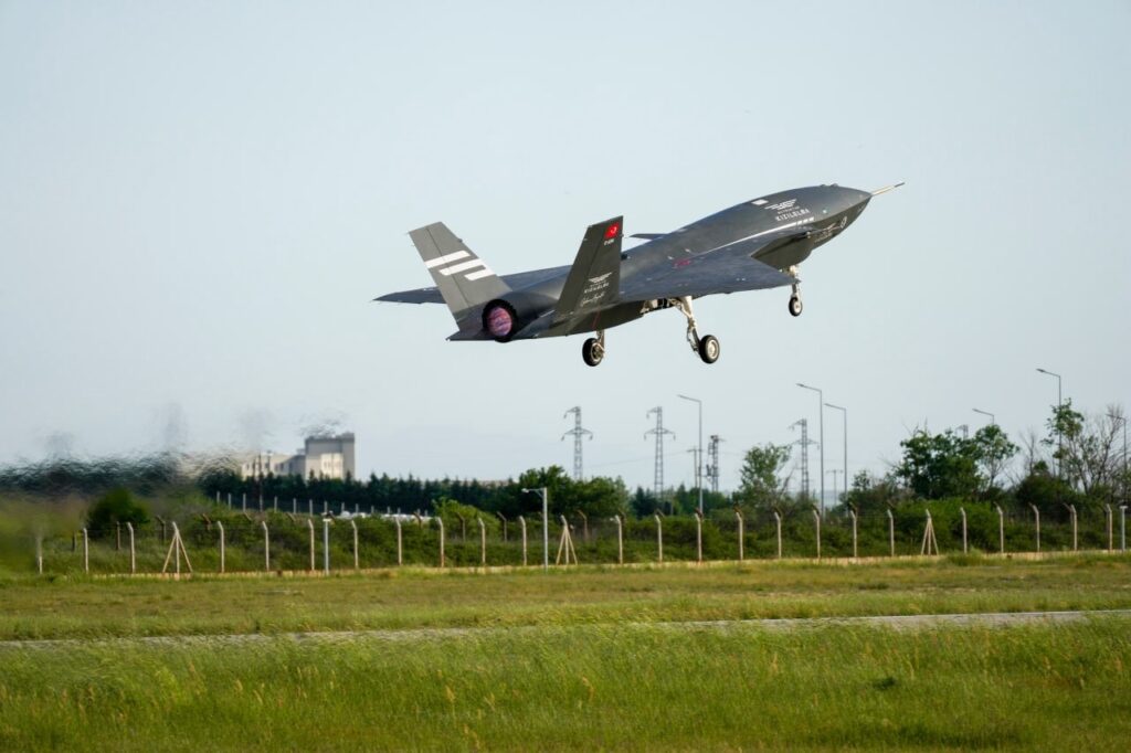 Leonardo M-346 jet and Baykar Bayraktar Kızılelma uncrewed combat aircraft during K-SWARM teaming trials.