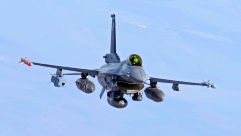 A Turkish Air Force F-16 carrying the Roketsan SOM. The SOM-B1T configuration swaps the missile's French Microturbo TR-40 turbojet for Kale's indigenous KTJ-3200.
