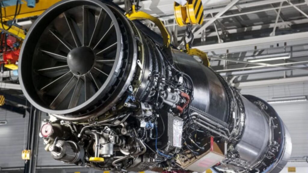 Safran chief executive Olivier Andries with Indian Prime Minister Narendra Modi at Safran's Hyderabad engine MRO facility