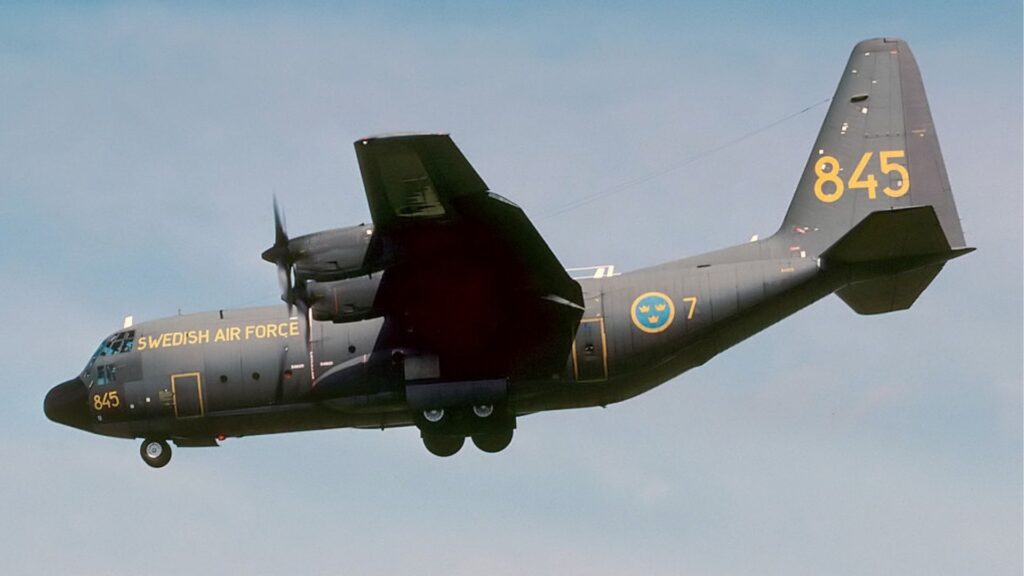Photo of a Swedish Lockheed Martin C-130H transport aircraft