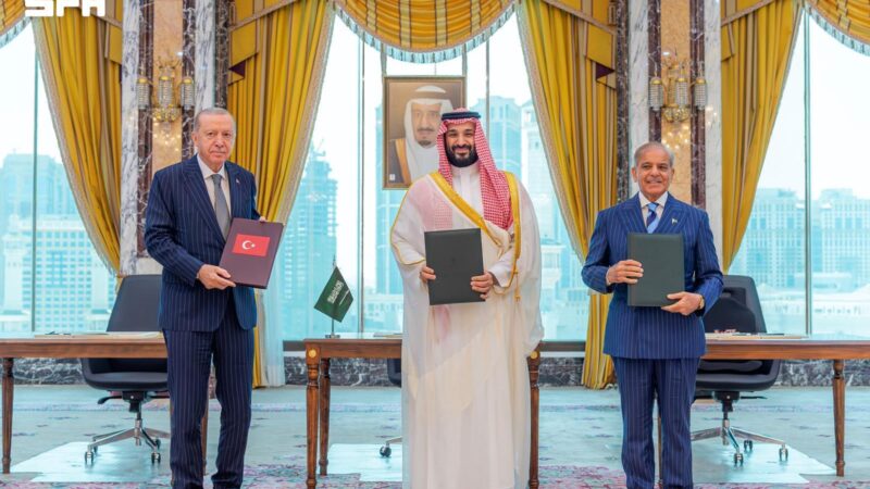Saudi Crown Prince Mohammed bin Salman, Turkish President Recep Tayyip Erdoğan and Pakistani Prime Minister Muhammad Shehbaz Sharif sign the Makkah Joint Defence Agreement at Al-Safa Palace in Makkah on 07 August 2026.