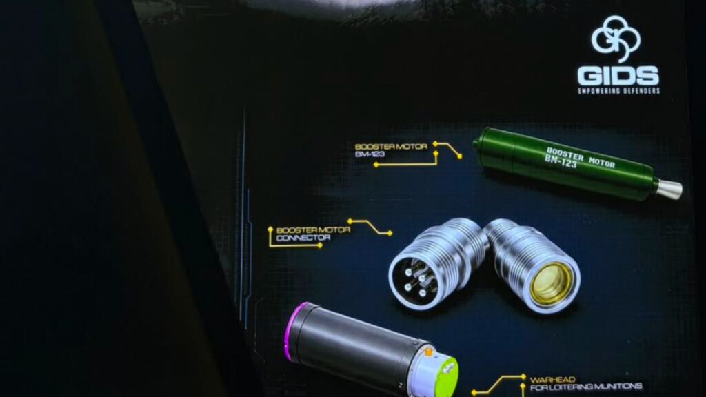 GIDS display with a green booster motor labeled BM-123 and metallic connectors on a dark technical background.