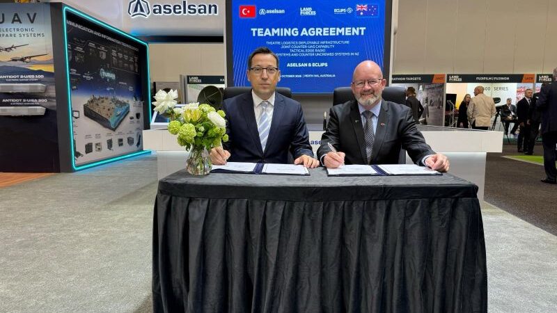 ASELSAN and ECLIPS representatives signing their teaming agreement at Land Forces 2026