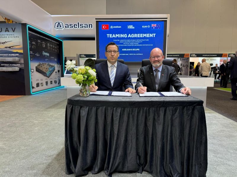 ASELSAN and ECLIPS representatives signing their teaming agreement at Land Forces 2026