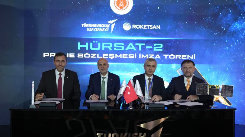 Officials at the HÜRSAT-2 agreement signing with TUSAŞ and ROKETSAN branding behind them
