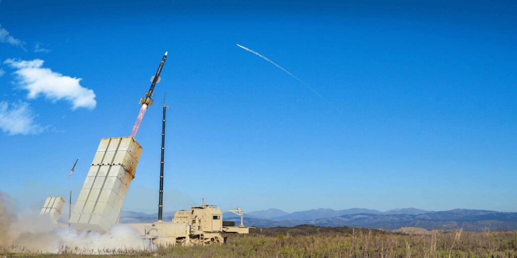roketsan-siper-launch - Quwa ROKETSAN SİPER long-range air defence missile launching from a vertical launcher